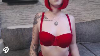 Striptease in sexy roter reizwäsche für dich