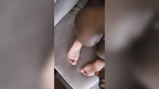 Toes_by_toni catches fat load on her ass