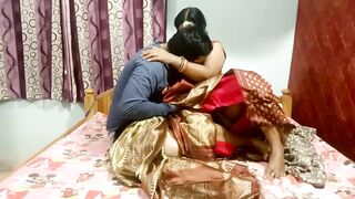 Newlywed Indian Desi Bhabhi Real Homemade Hot Sex in Hindi on XVideos