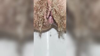 Hot Milf Hairy Pussy Spreads Pee All over Close Up porn videos